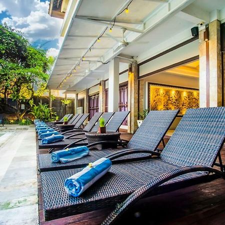Kuta One Party Hotel Extérieur photo