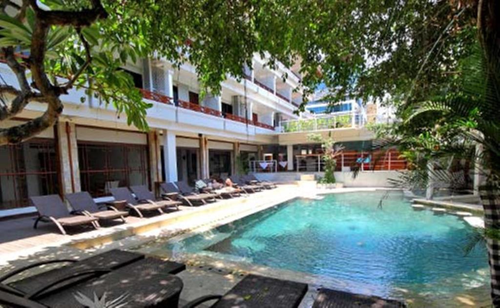 Kuta One Party Hotel Extérieur photo