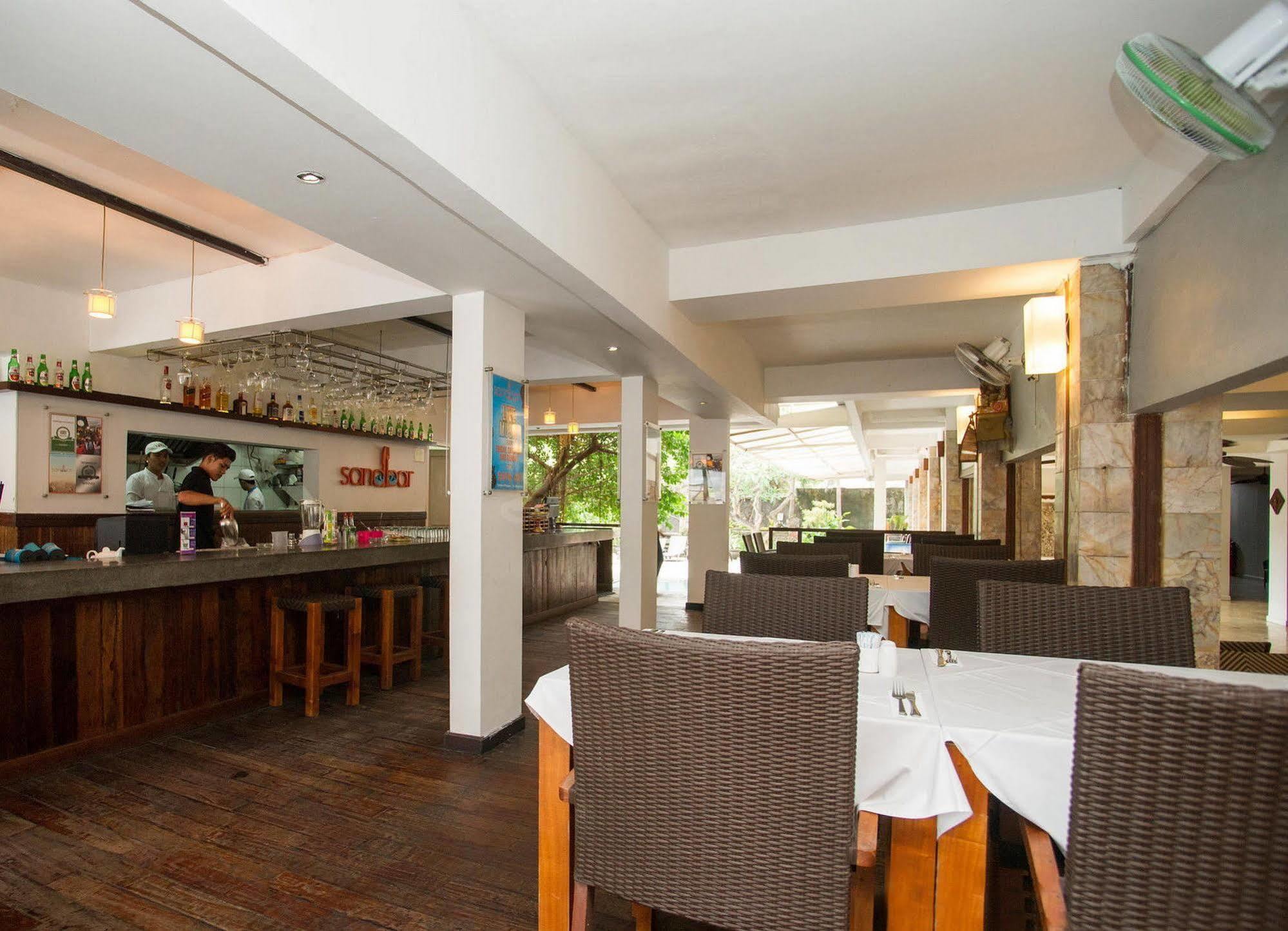 Kuta One Party Hotel Extérieur photo