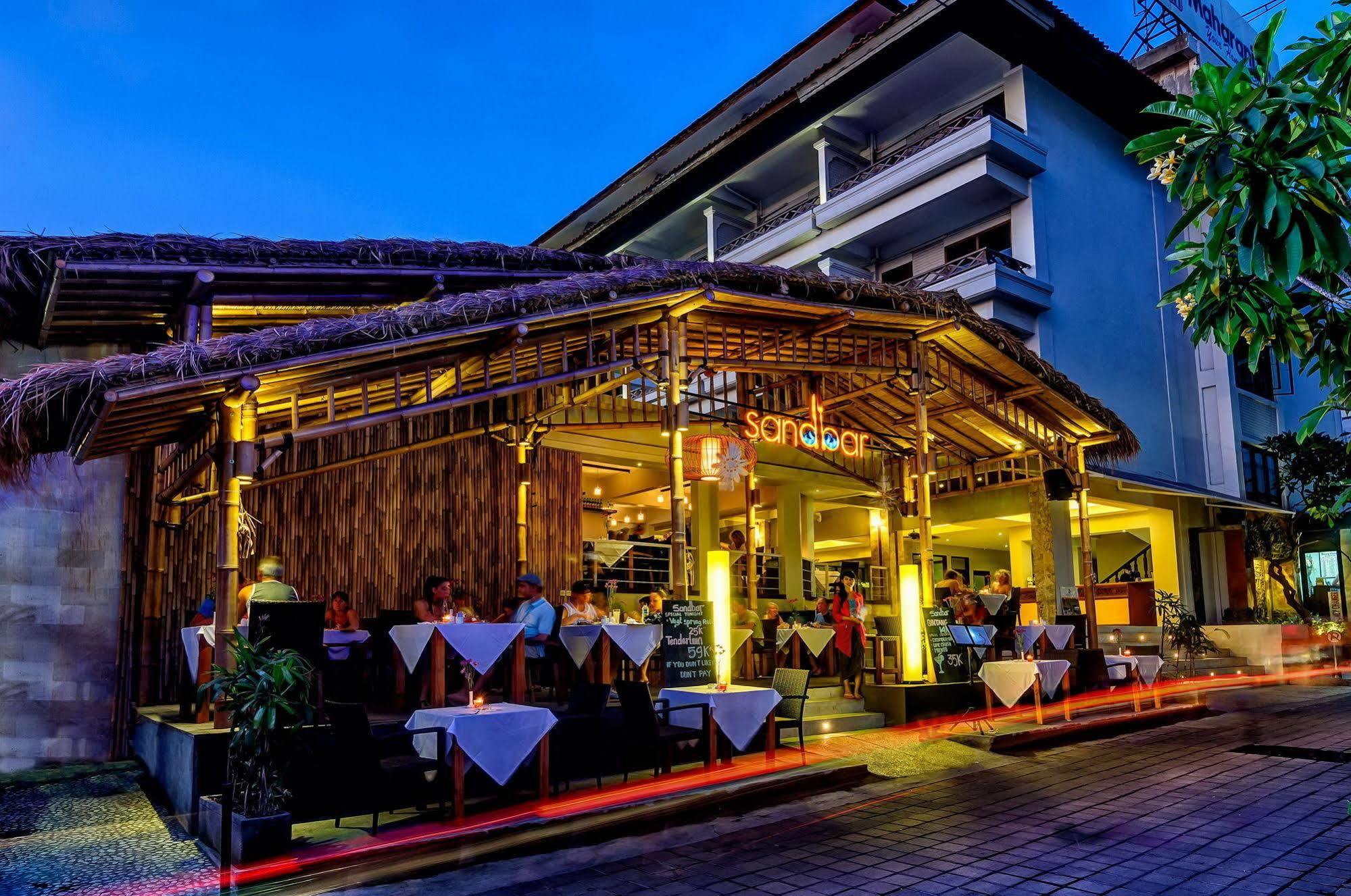 Kuta One Party Hotel Extérieur photo