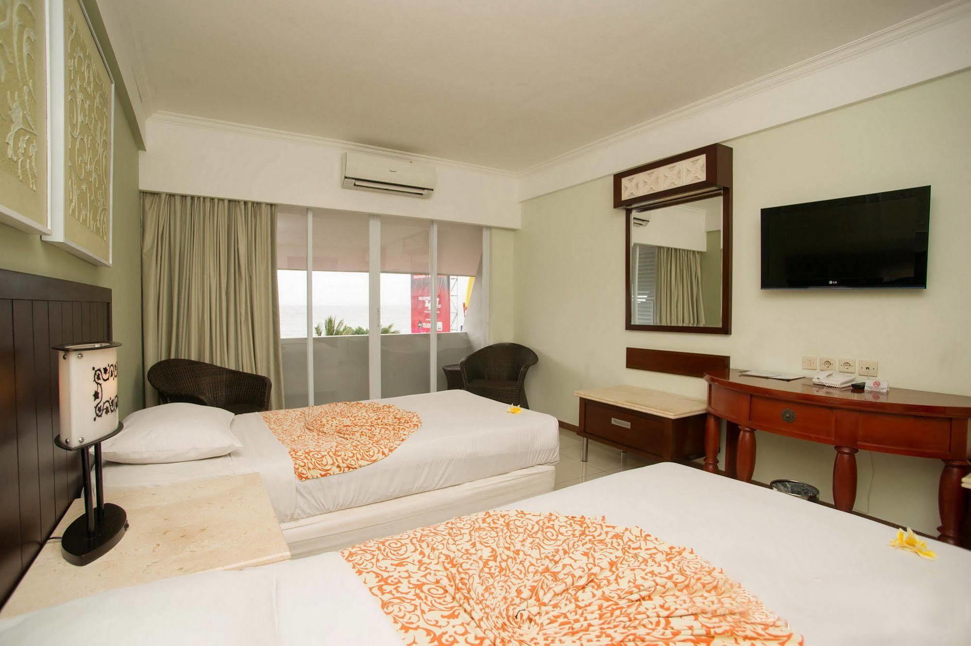 Kuta One Party Hotel Extérieur photo