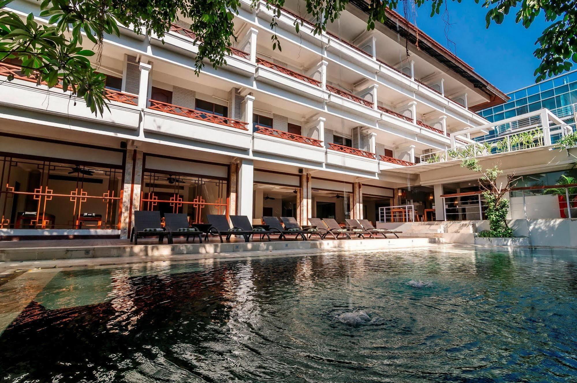 Kuta One Party Hotel Extérieur photo